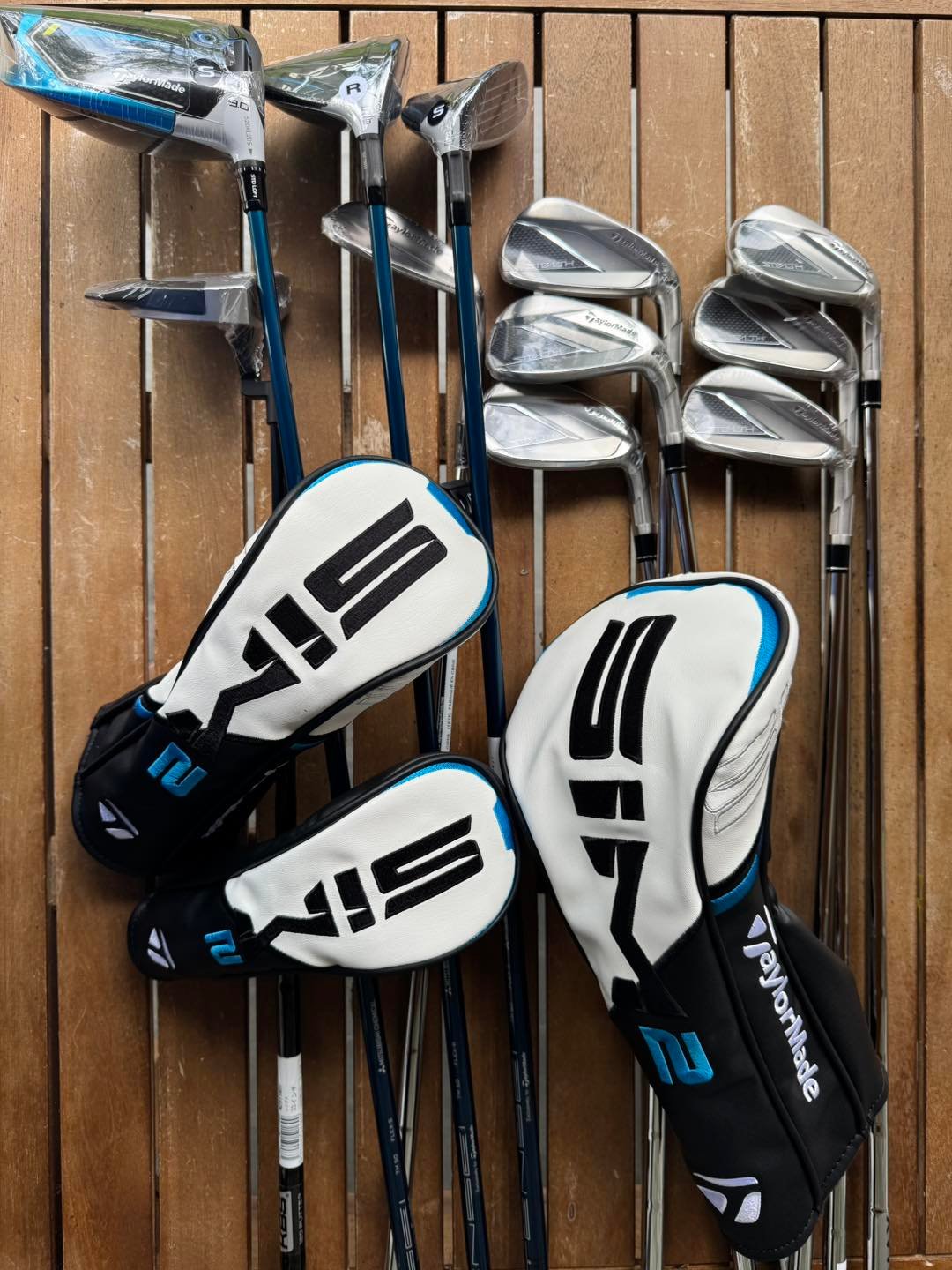 Brand New Taylormade Sim2 Max Golf Set With Stealth Irons 5-P, Drivers, Wedge, Woods, Putters, Umbrella & Bag - Image 2