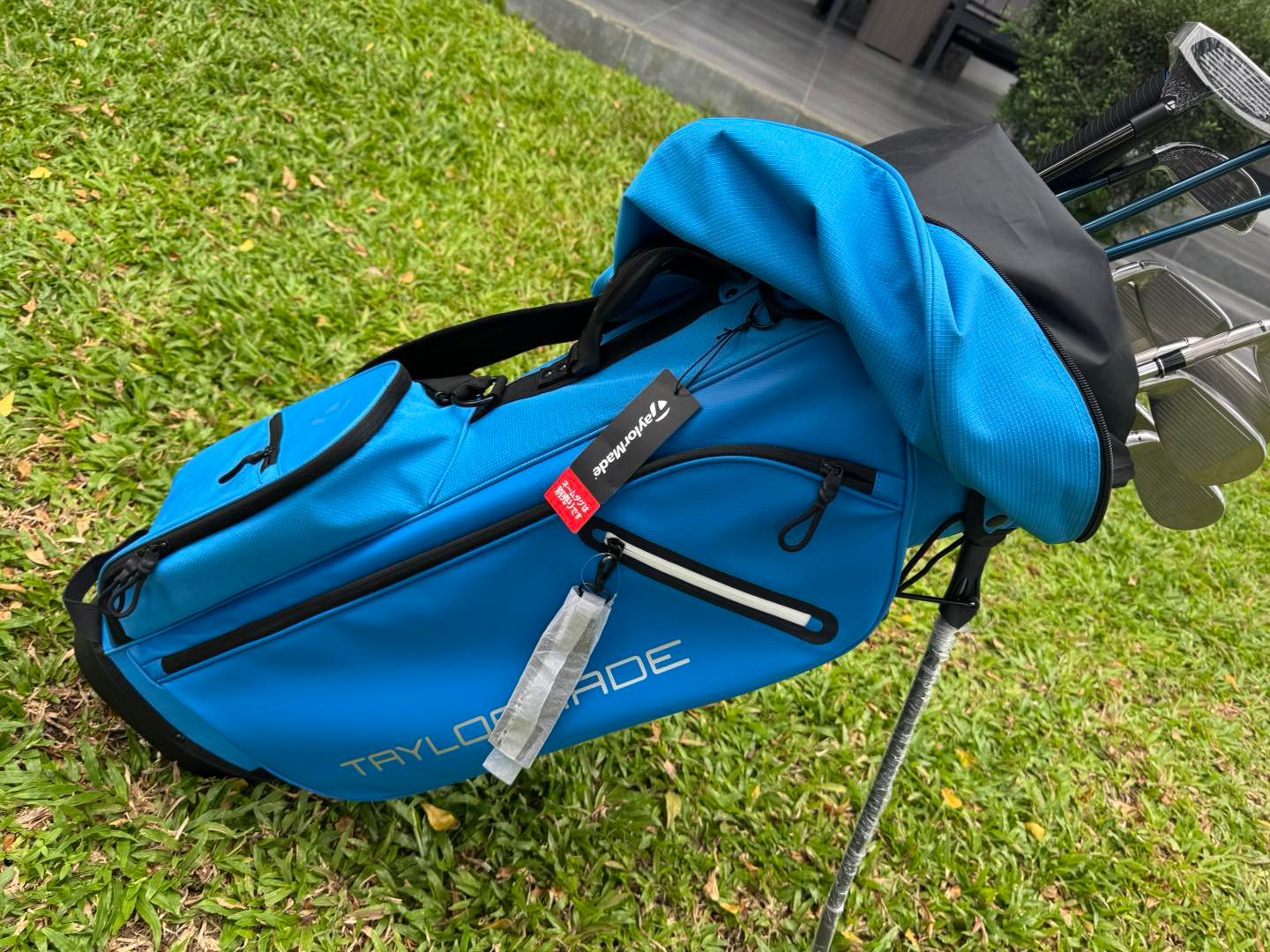 Brand New Taylormade Sim2 Max Golf Set With Stealth Irons 5-P, Drivers, Wedge, Woods, Putters, Umbrella & Bag - Image 4