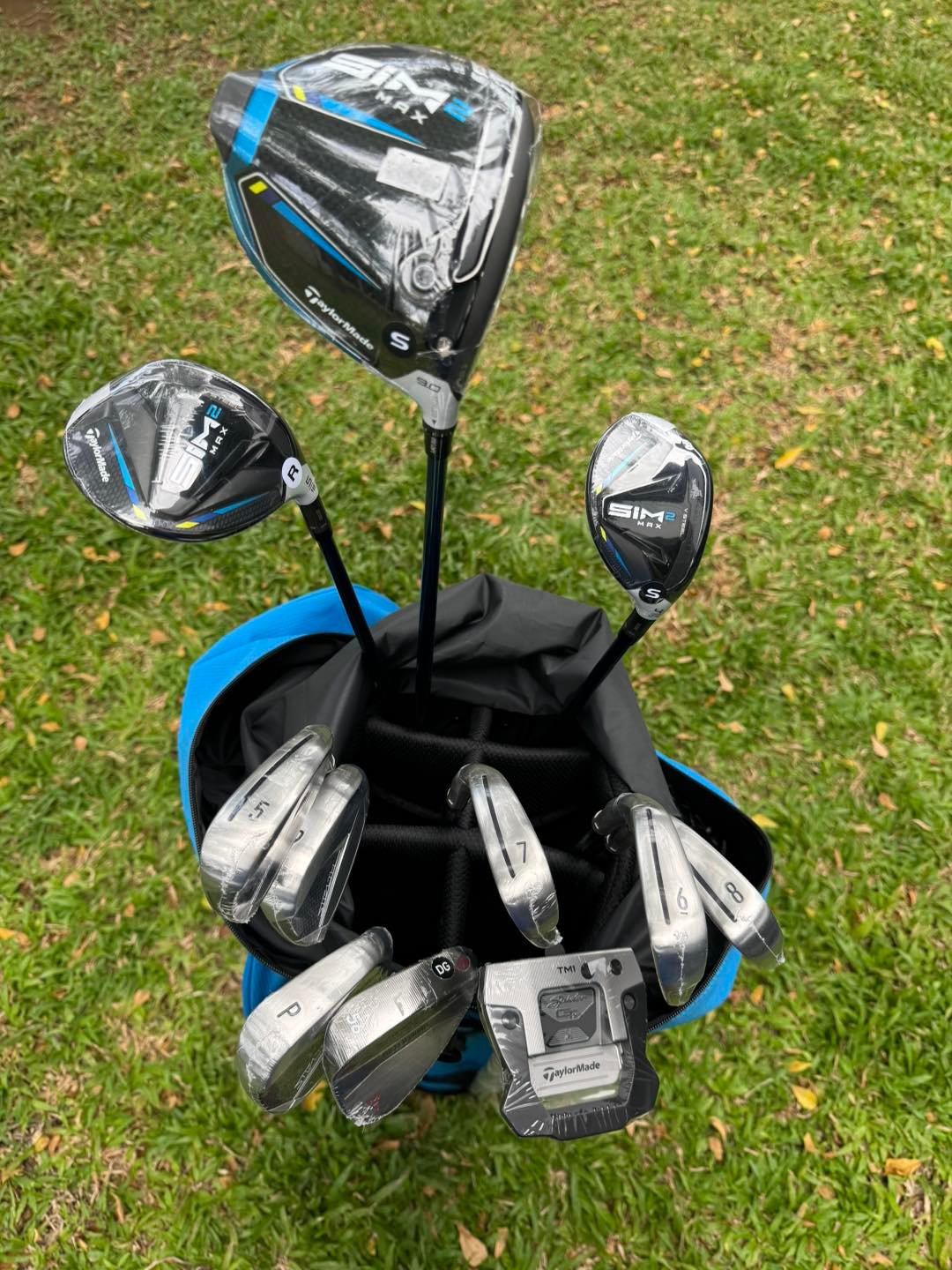 Brand New Taylormade Sim2 Max Golf Set With Stealth Irons 5-P, Drivers, Wedge, Woods, Putters, Umbrella & Bag - Image 5