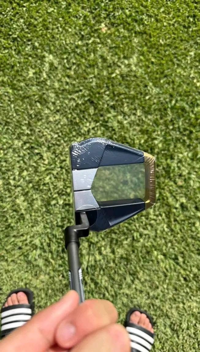 Brand new Taylormade Navy Gold Spider S Golf Putter - Image 3