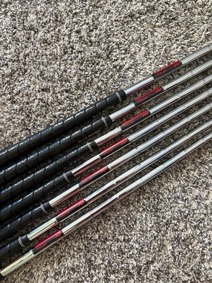 Mizuno Jpx 825 Pro irons kbs tour fst shafts with golf pride tour wraps. - Image 4